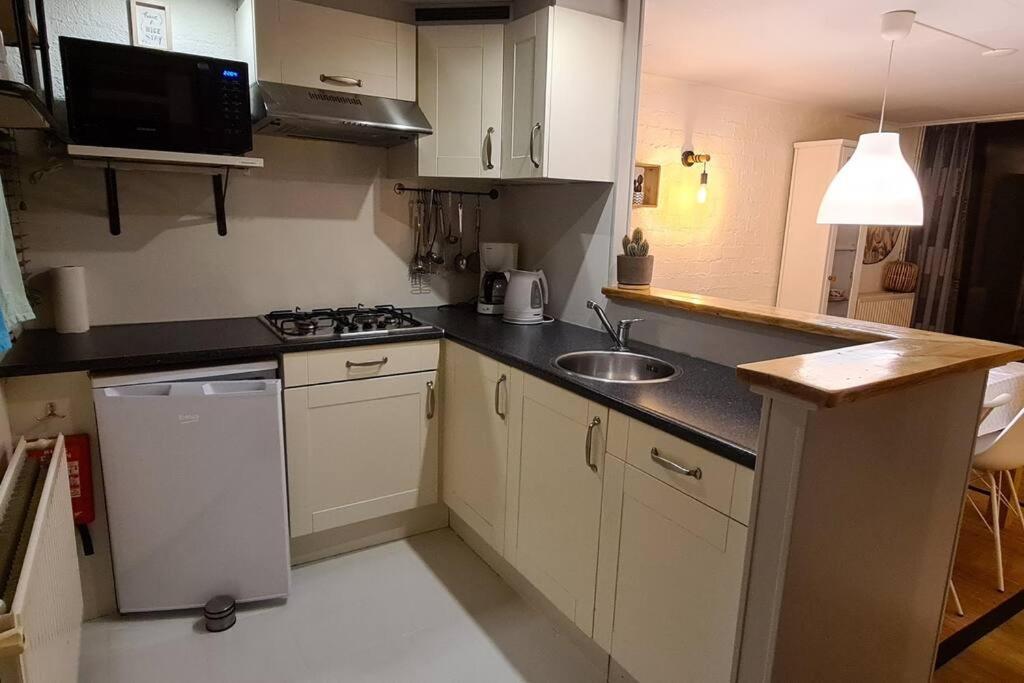 Ervaar Vredige Rust In Deze Charmante Knusse Bungalow Posterholt ภายนอก รูปภาพ